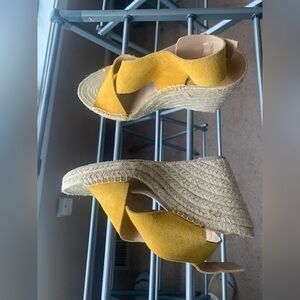 Dolce Vita women's 7.5 Suede Espadrilles In Excellent Condition.